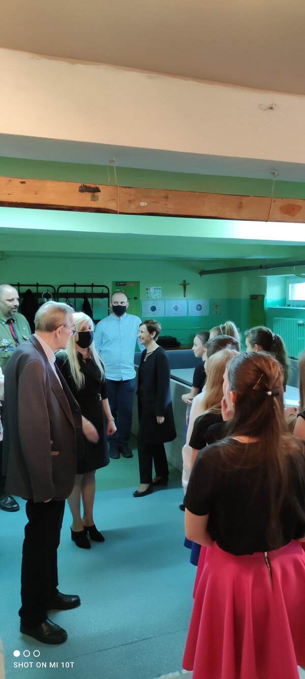 Zwidzanie harcówki. Na zdjęciu zaproszeni goście.
