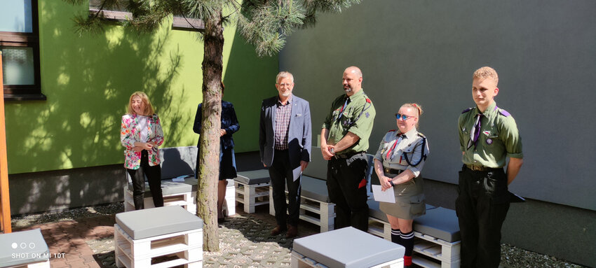 Powiększ: Na zdjęciu wójt Franciszek Dziendziel oraz harcerze z Pawłowickiego Szczepu Harcerskiego. 