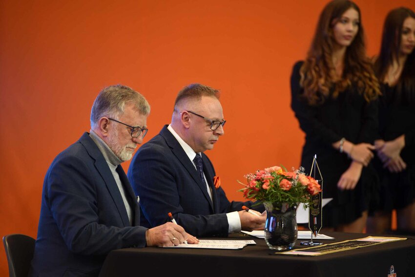 Powiększ: Na zdjęciu Wójt Gminy Pawłowice Franciszek Dziendziel oraz Prezes Zarządu Jastrzębskiego Węgla 
