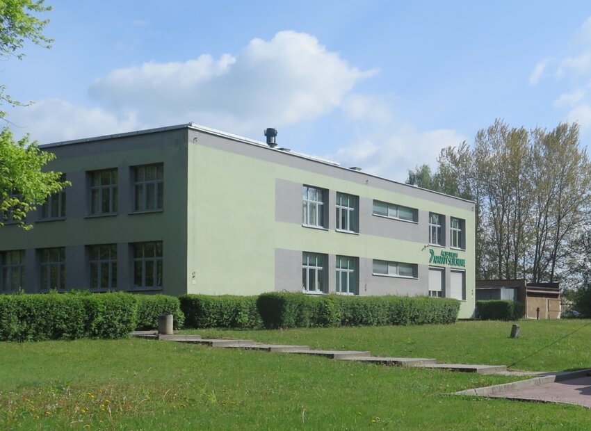 Powiększ: Na zdjęciu budynek przychodni przy ul. Kruczej w Pniówku