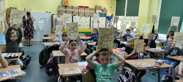 Dzieci w klasie w ZSP w Pawłowicach podczas lekcji języka angielskiego