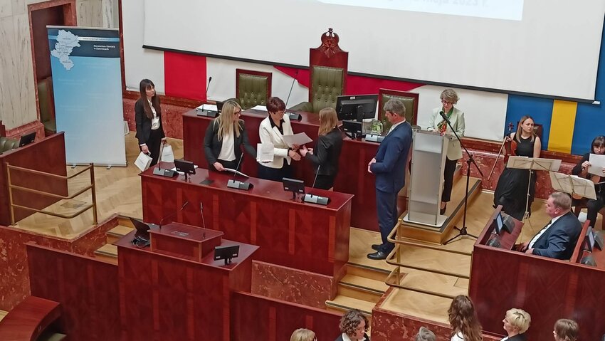 Powiększ: